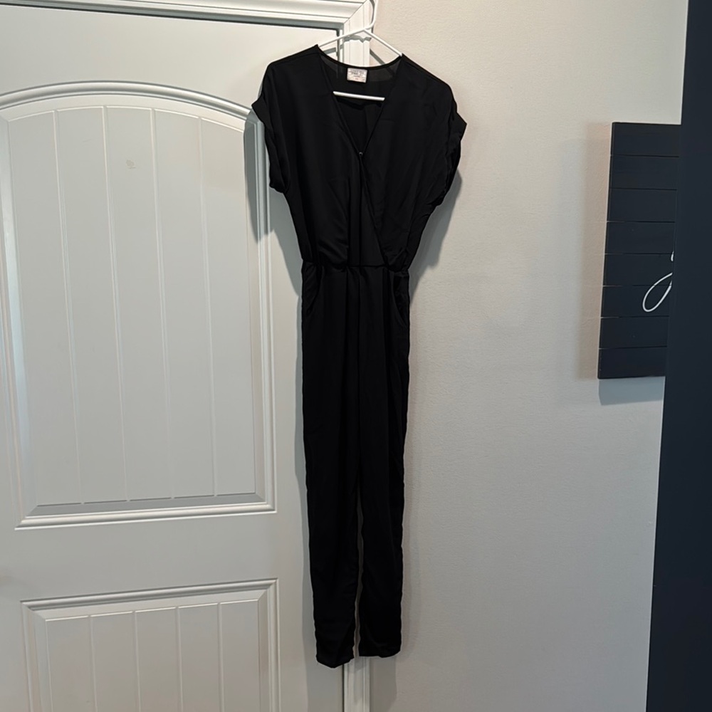 Sienna Sky Classic Black Top